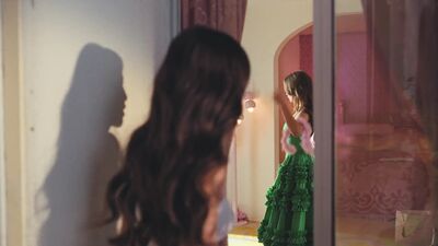 Olivia_Rodrigo_-_deja_vu_mp40546.jpg