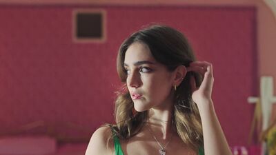 Olivia_Rodrigo_-_deja_vu_mp40565.jpg