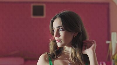 Olivia_Rodrigo_-_deja_vu_mp40566.jpg