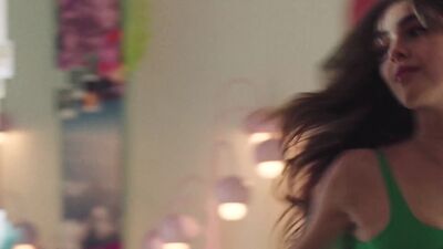 Olivia_Rodrigo_-_deja_vu_mp40573.jpg