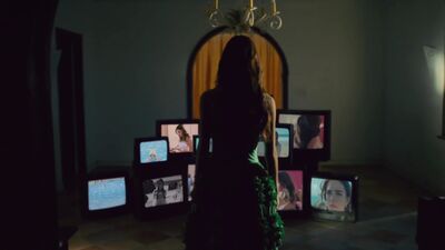 Olivia_Rodrigo_-_deja_vu_mp40645.jpg