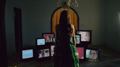 Olivia_Rodrigo_-_deja_vu_mp40647.jpg