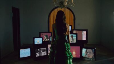 Olivia_Rodrigo_-_deja_vu_mp40648.jpg