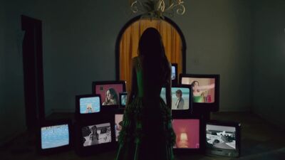 Olivia_Rodrigo_-_deja_vu_mp40650.jpg