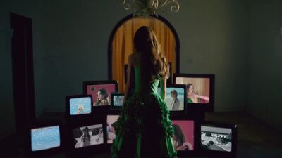 Olivia_Rodrigo_-_deja_vu_mp40652.jpg