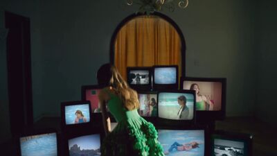 Olivia_Rodrigo_-_deja_vu_mp40662.jpg