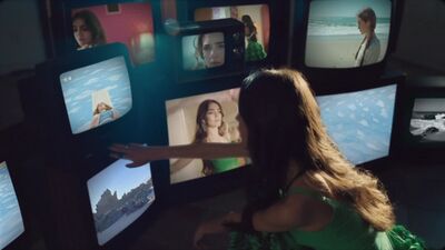 Olivia_Rodrigo_-_deja_vu_mp40677.jpg