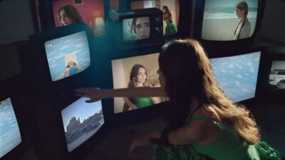 Olivia_Rodrigo_-_deja_vu_mp40678.jpg