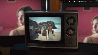 Olivia_Rodrigo_-_deja_vu_mp40700.jpg