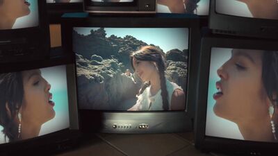 Olivia_Rodrigo_-_deja_vu_mp40736.jpg