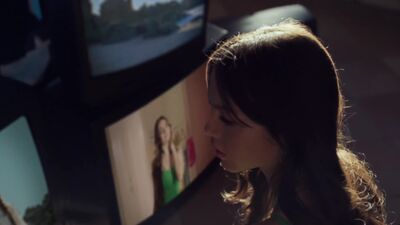 Olivia_Rodrigo_-_deja_vu_mp40759.jpg