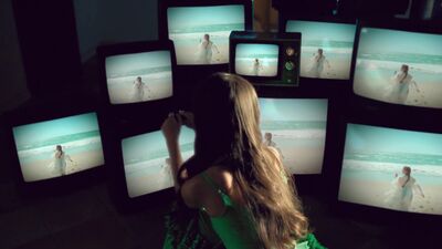 Olivia_Rodrigo_-_deja_vu_mp40772.jpg