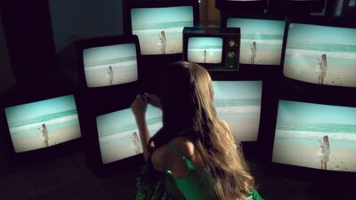 Olivia_Rodrigo_-_deja_vu_mp40773.jpg