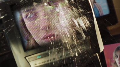 Olivia_Rodrigo_-_deja_vu_mp40932.jpg