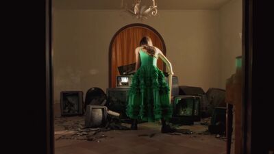 Olivia_Rodrigo_-_deja_vu_mp40963.jpg
