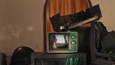 Olivia_Rodrigo_-_deja_vu_mp40975.jpg