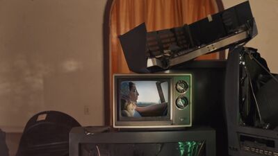 Olivia_Rodrigo_-_deja_vu_mp40976.jpg